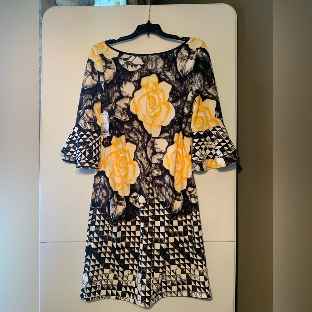 Women Dress Yellow Black  Azteck pattern. Sz 8. Midi. New. 7 New York. Strechy